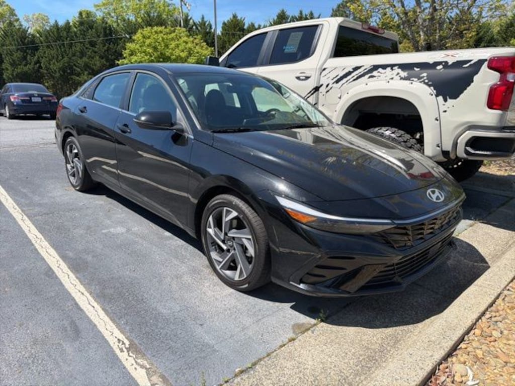 Used 2025 Hyundai Elantra Hybrid Limited Sedan