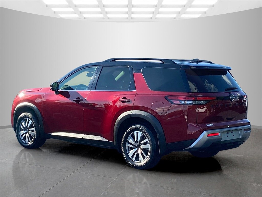 2022 Nissan Pathfinder SL photo 3