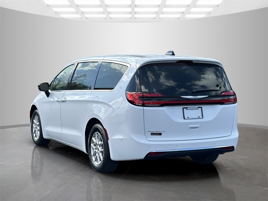 2025 Chrysler Pacifica photo 3