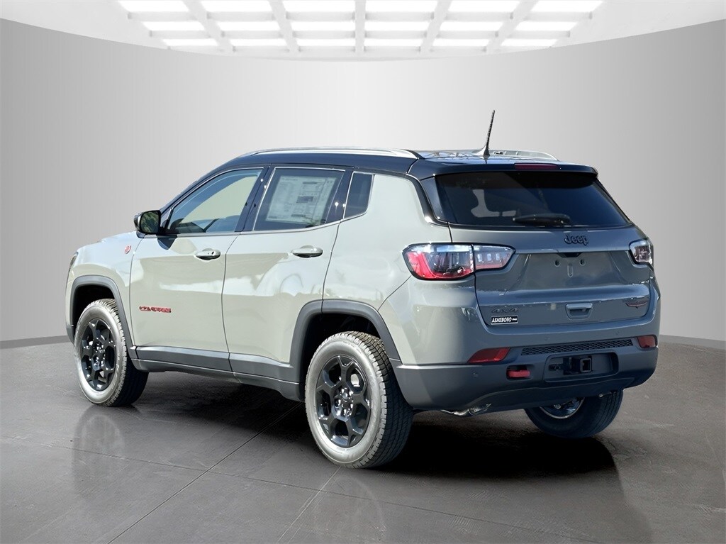 2024 Jeep Compass Trailhawk photo 3