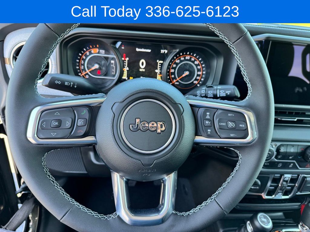 2025 Jeep Wrangler 4-Door Sahara - Photo 13