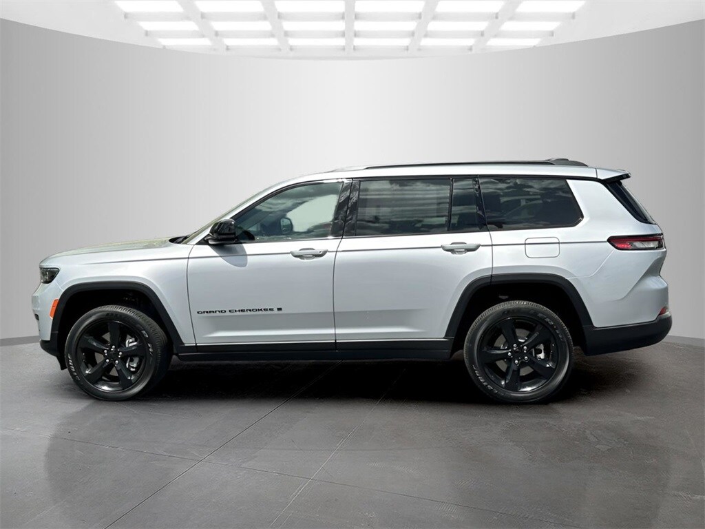 2025 Jeep Grand Cherokee Altitude X photo 2