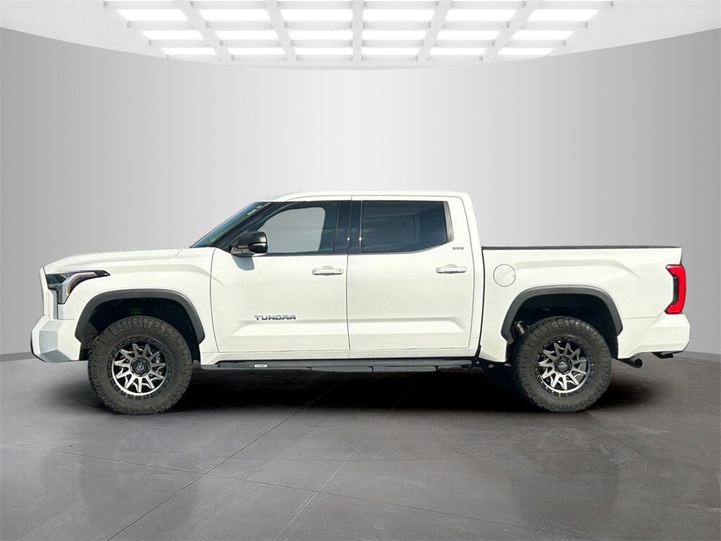 2023 Toyota Tundra SR5 CrewMax photo 4