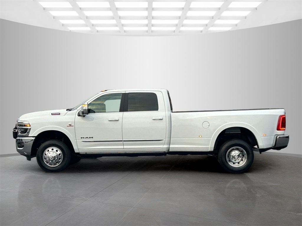New 2026 Ram 3500 LIMITED CREW CAB 4X4 8' BOX Pickup