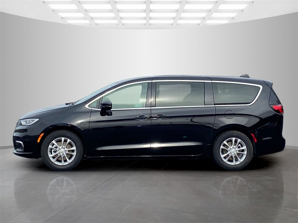 New 2026 Chrysler Pacifica SELECT Passenger Van