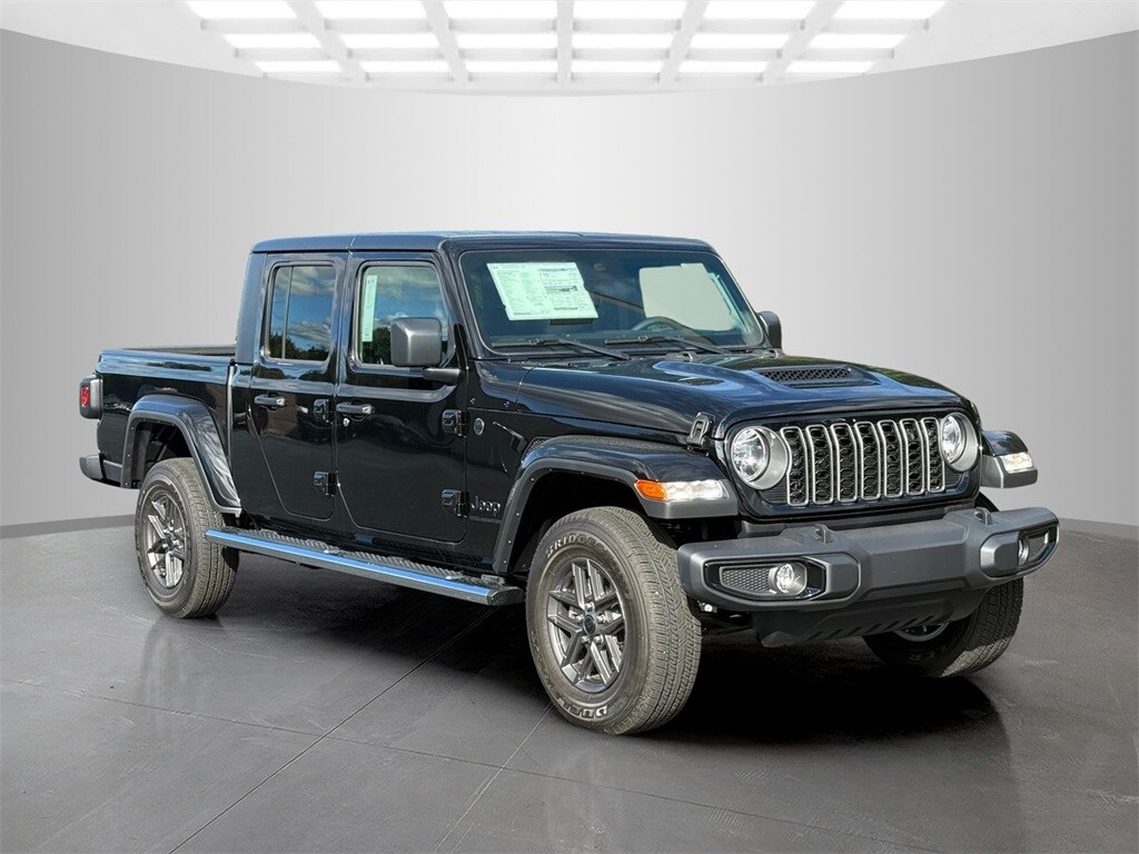 New 2025 Jeep Gladiator SPORT S 4X4 Pickup
