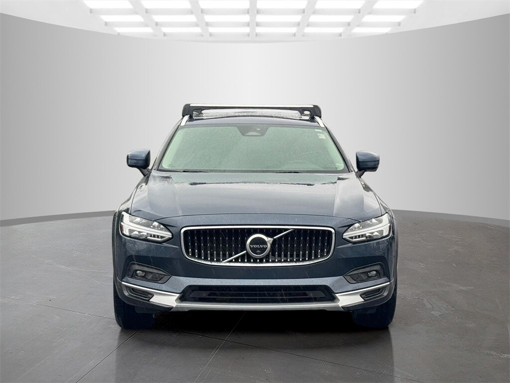 2023 Volvo V90 Cross Country B6 AWD Plus photo 3