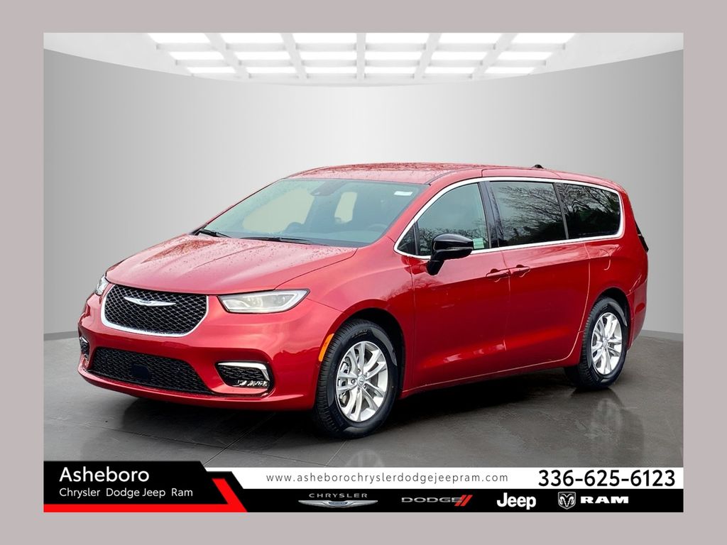 2026 Chrysler Pacifica Select's photo