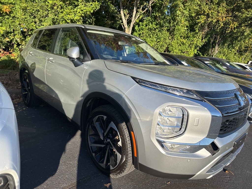 Used 2024 Mitsubishi Outlander SE SUV