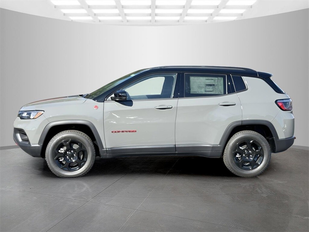 2024 Jeep Compass Trailhawk photo 2