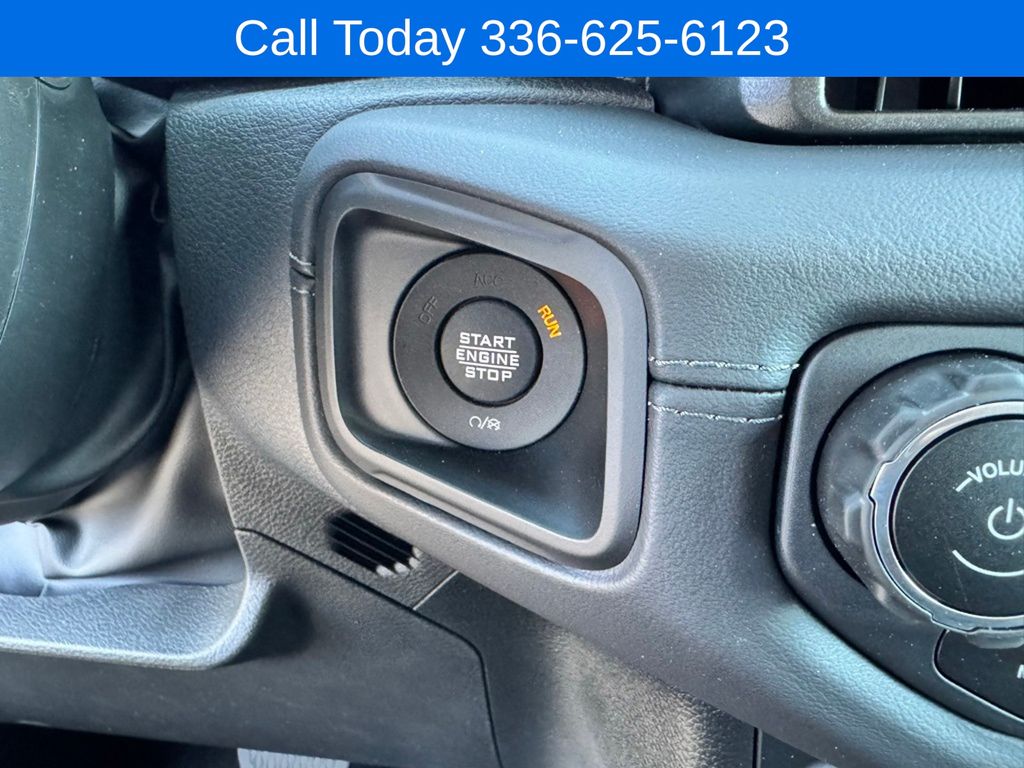 2025 Jeep Wrangler 4-Door Sahara - Photo 17