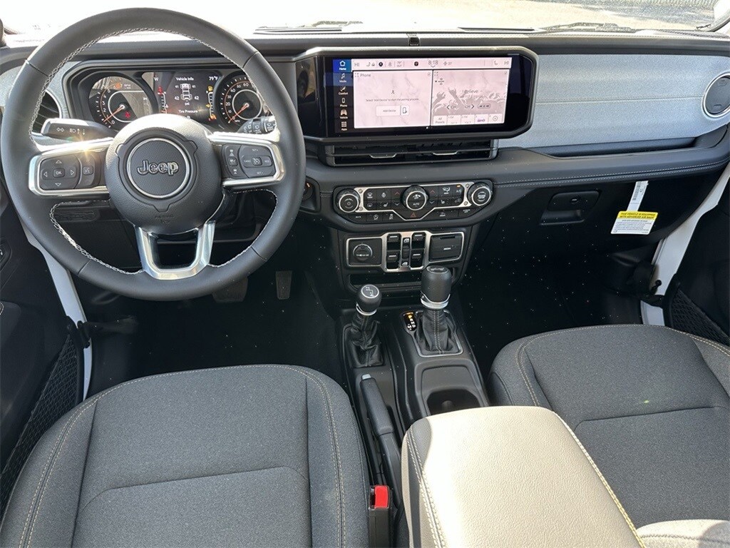 2025 Jeep Wrangler Sahara photo 4