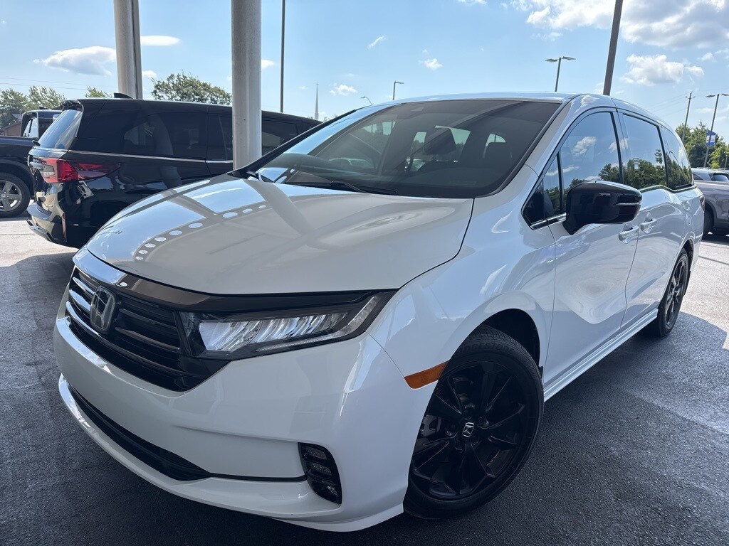 2024 Honda Odyssey Sport photo 2