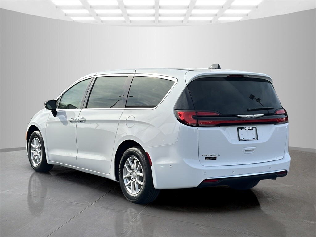 2025 Chrysler Pacifica photo 3