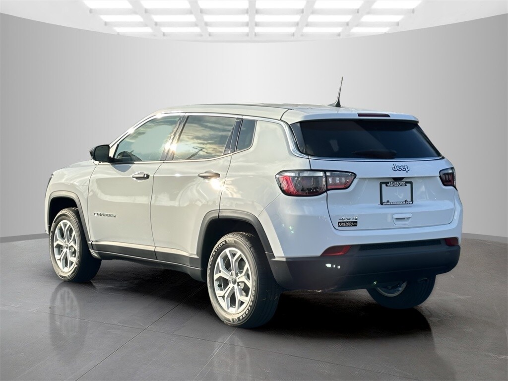 2025 Jeep Compass Sport photo 3