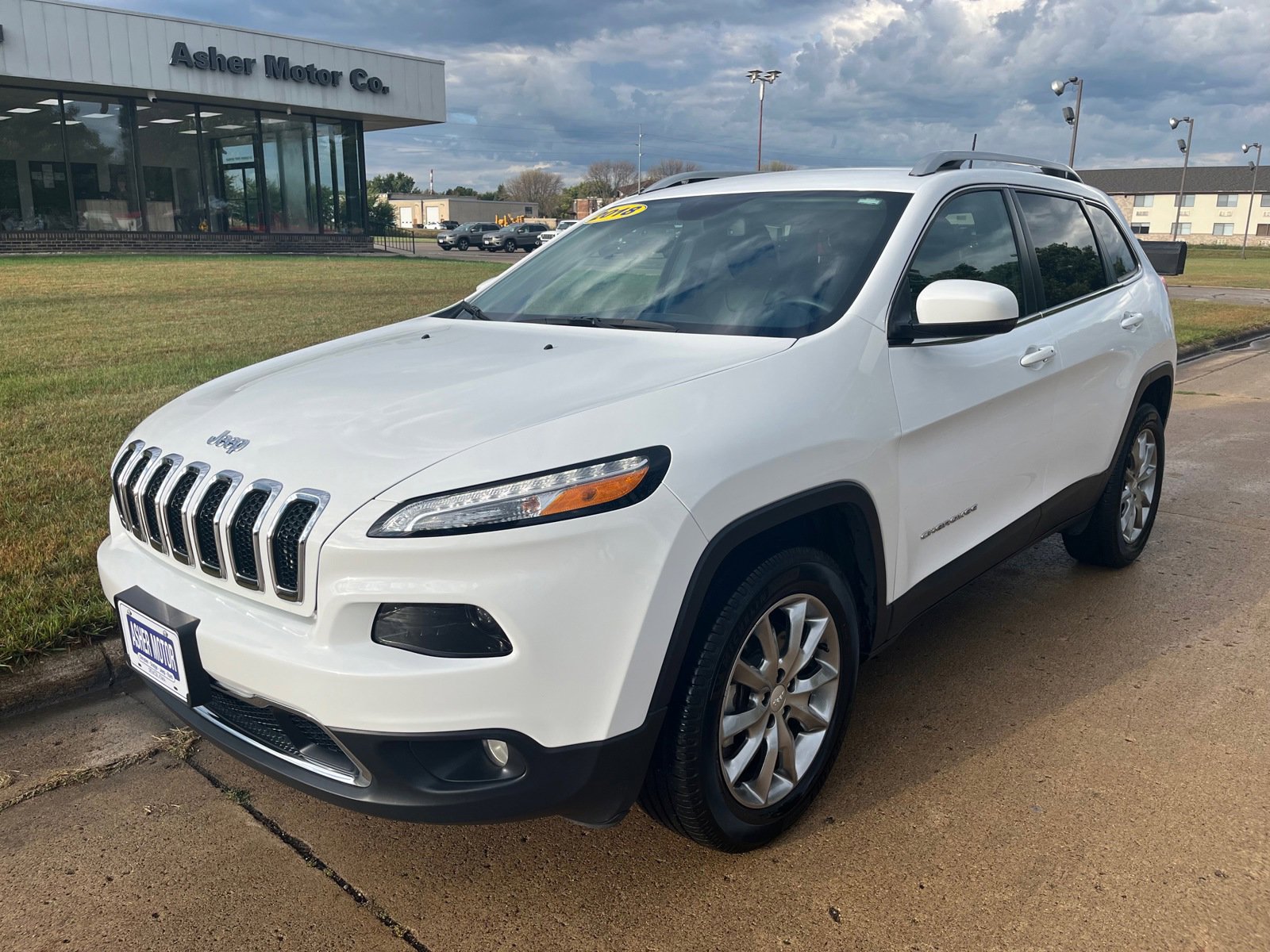 Used 2018 Jeep Cherokee Limited with VIN 1C4PJMDX0JD501541 for sale in Spencer, IA