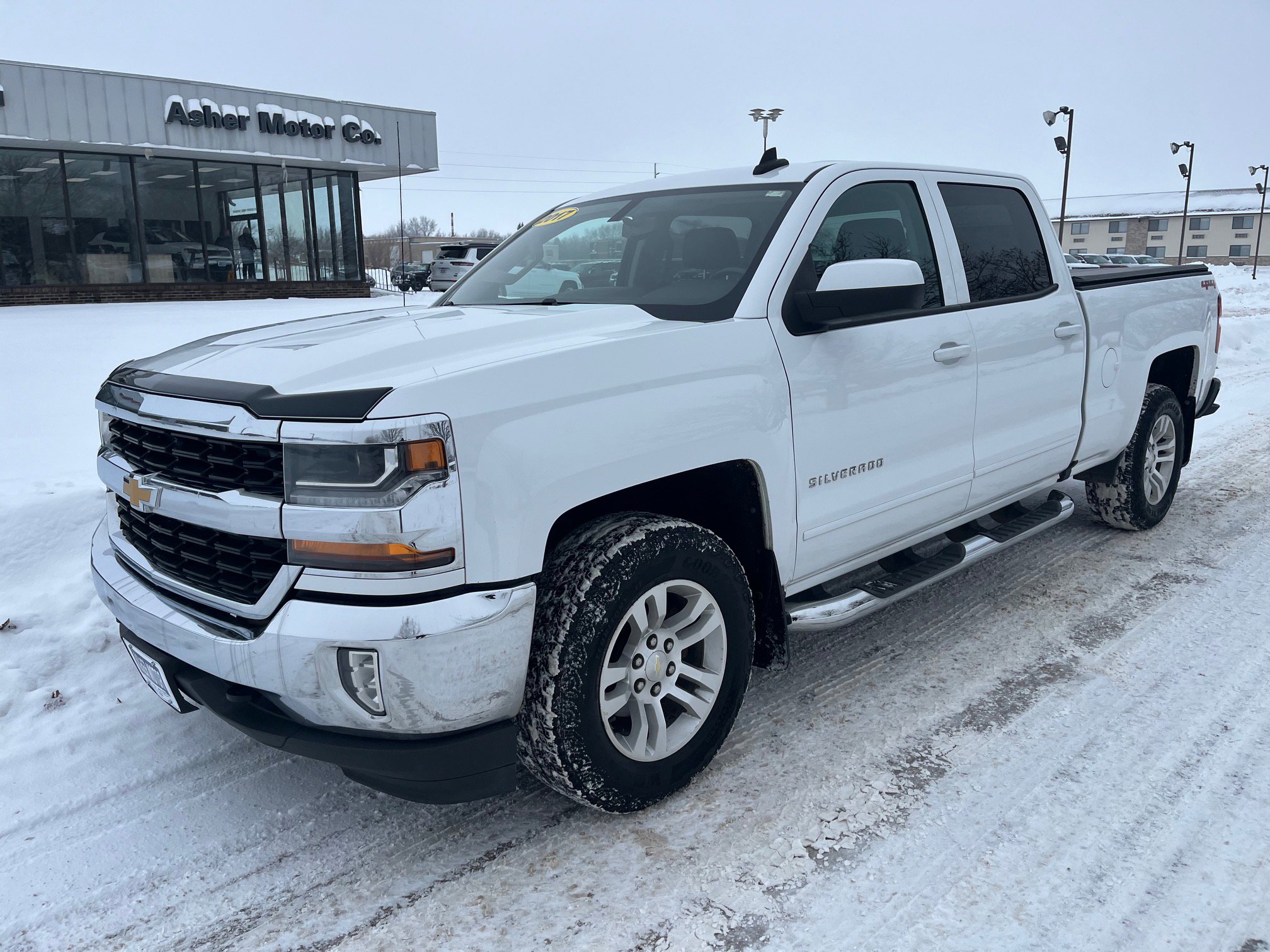 Used 2017 Chevrolet Silverado 1500 LT with VIN 1GCUKREC0HF106136 for sale in Spencer, IA