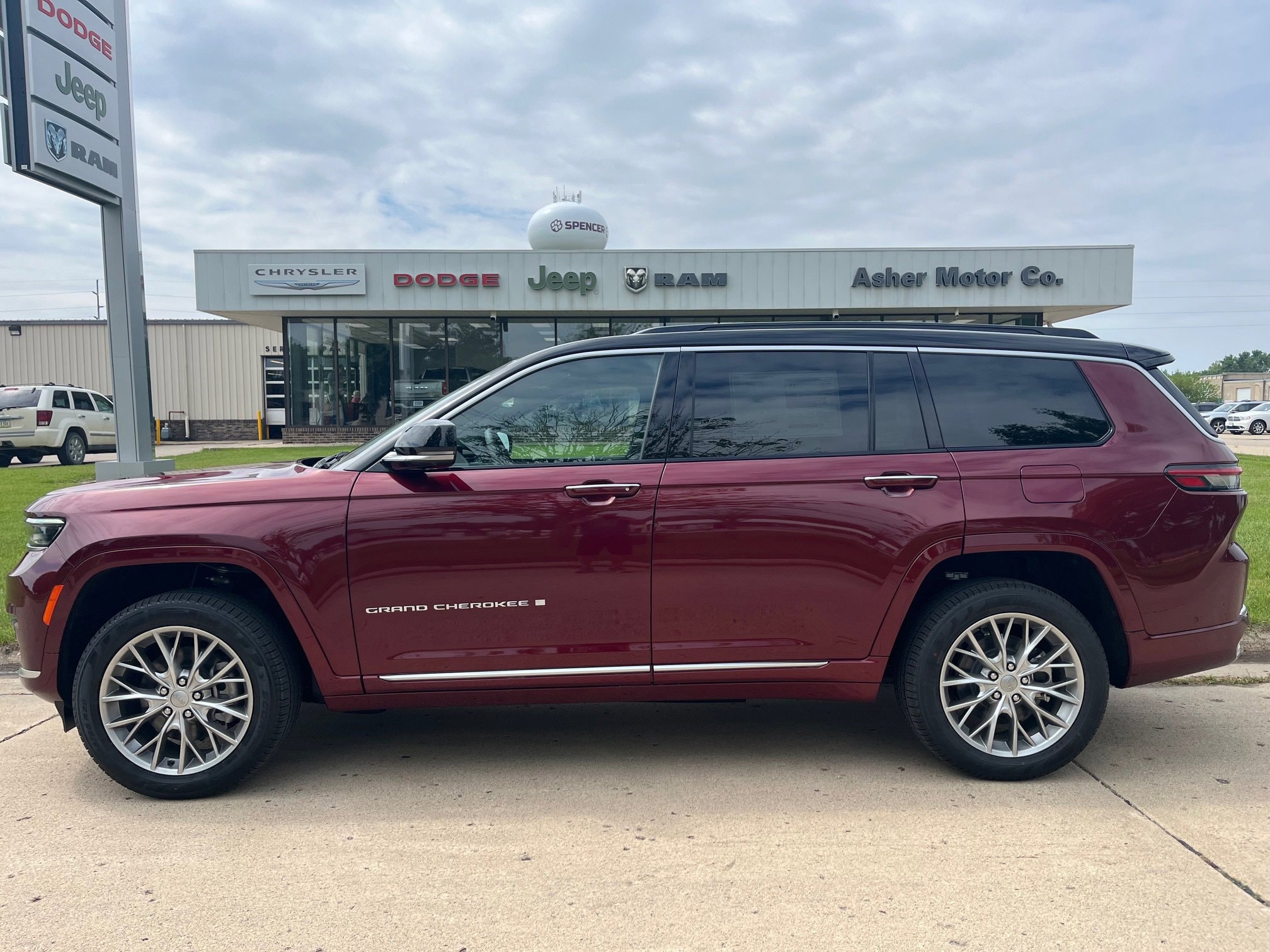 2025 Jeep Grand Cherokee L Summit's photo