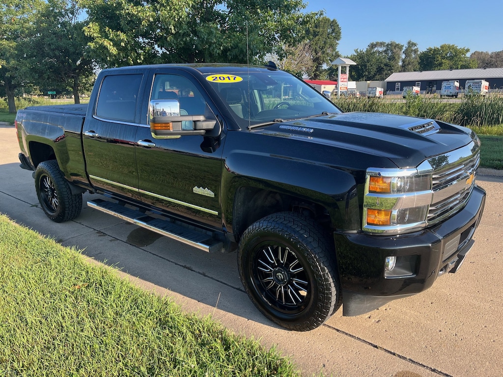 Used 2017 Chevrolet Silverado 2500HD High Country 4WD Crew Cab 153.7