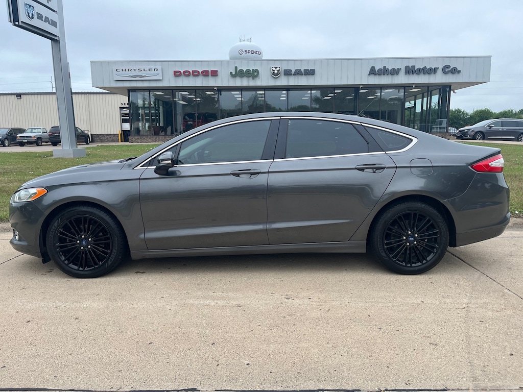 Used 2015 Ford Fusion SE Sedan