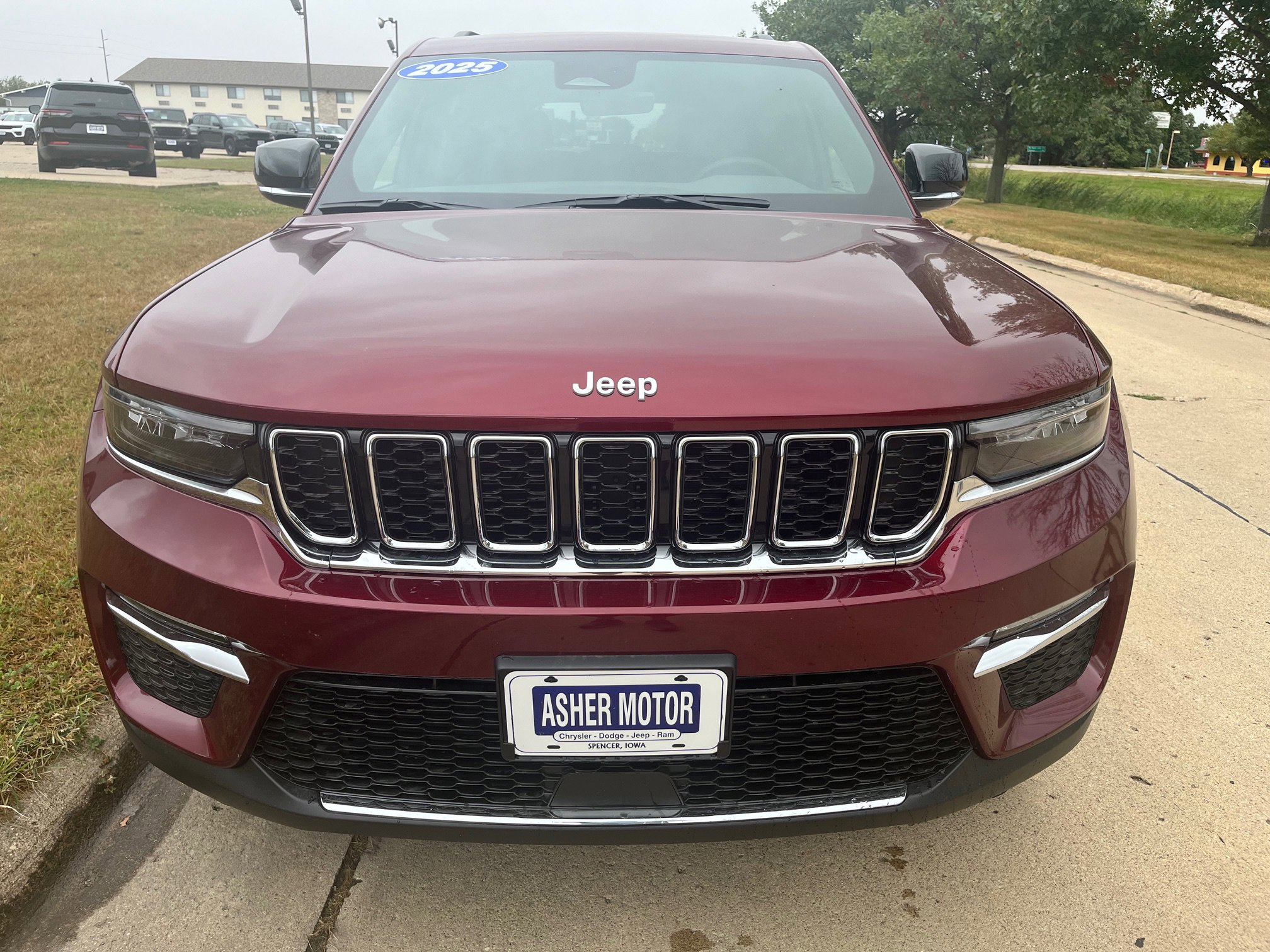 2025 Jeep Grand Cherokee Limited photo 2