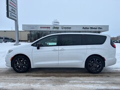 2026 Chrysler Pacifica SELECT Passenger Van