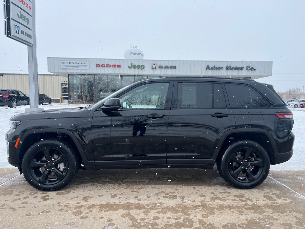 Used 2023 Jeep Grand Cherokee Limited 4x4