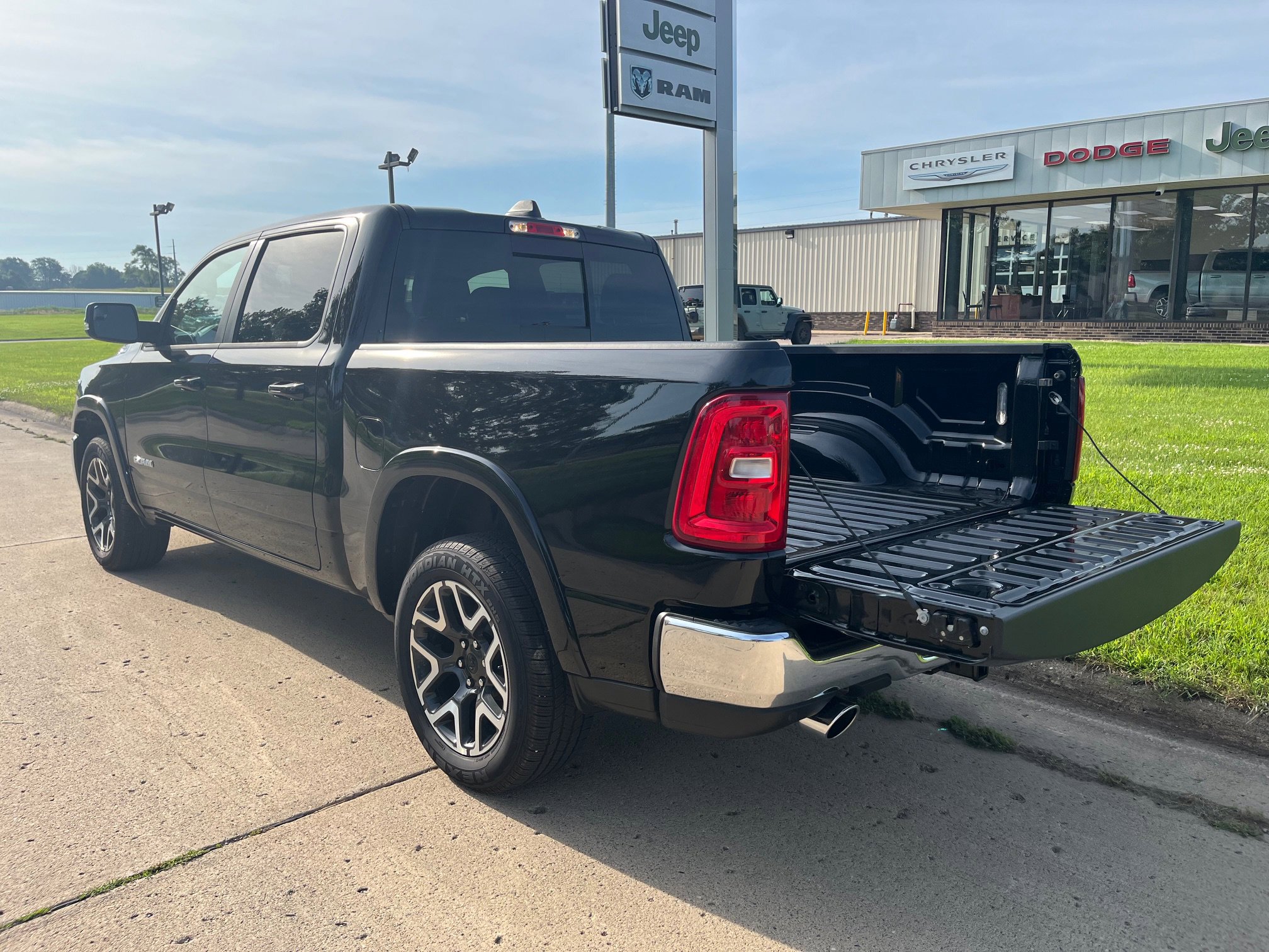 2025 RAM Ram 1500 Pickup Laramie - Photo 8