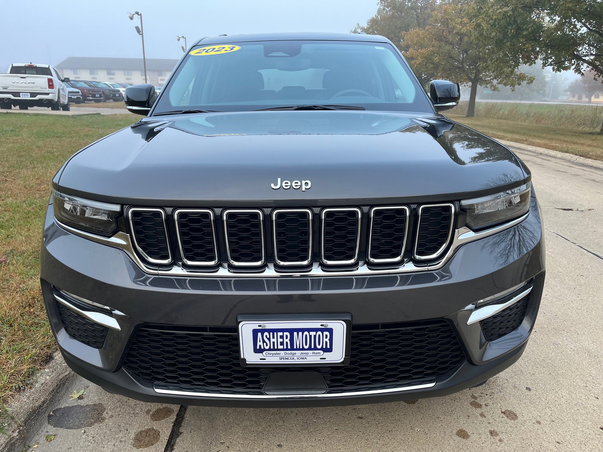 2023 Jeep Grand Cherokee Limited photo 2