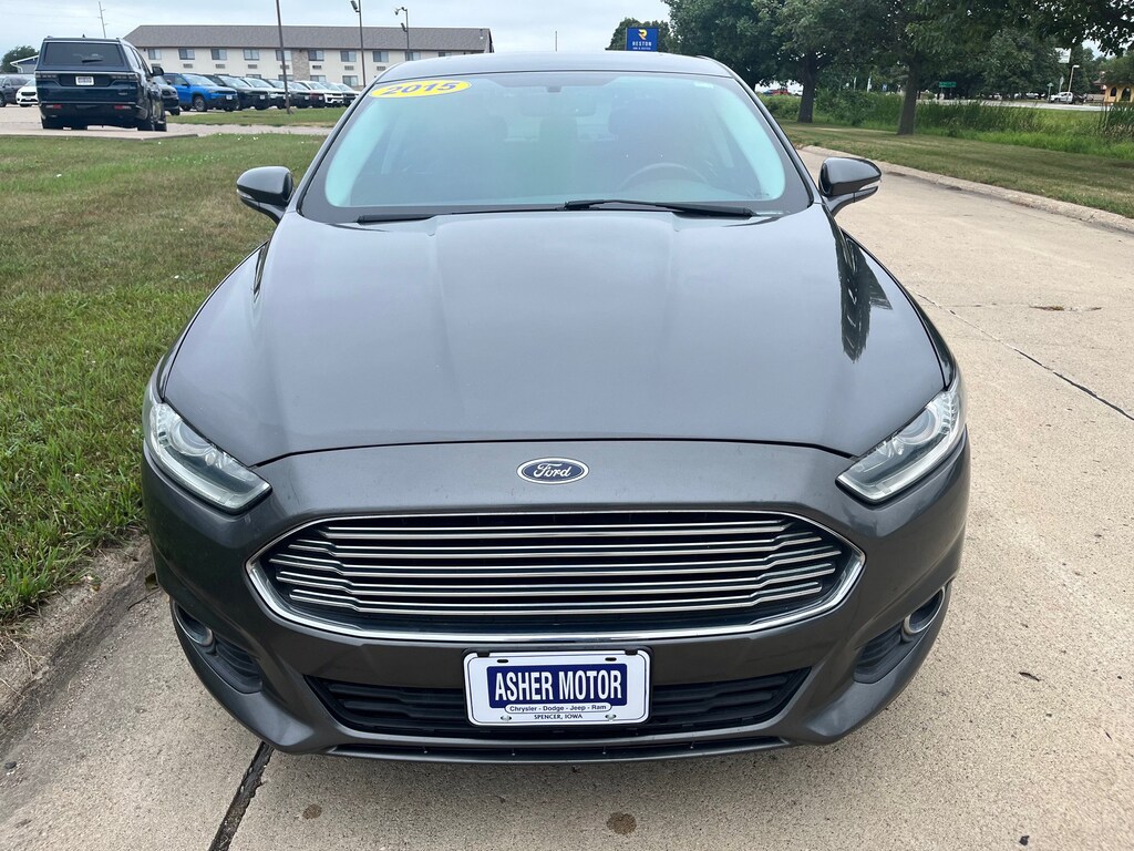 Used 2015 Ford Fusion SE Sedan