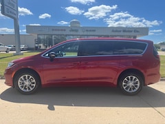 2025 Chrysler Pacifica SELECT AWD Passenger Van