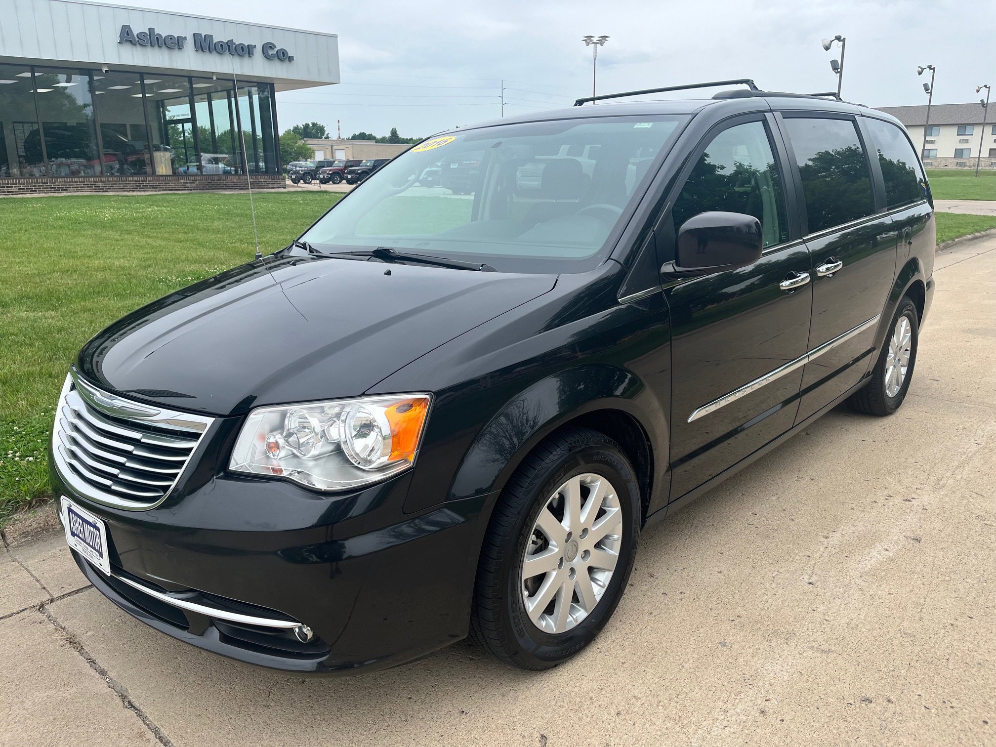 Used 2016 Chrysler Town & Country Touring with VIN 2C4RC1BG5GR158347 for sale in Spencer, IA