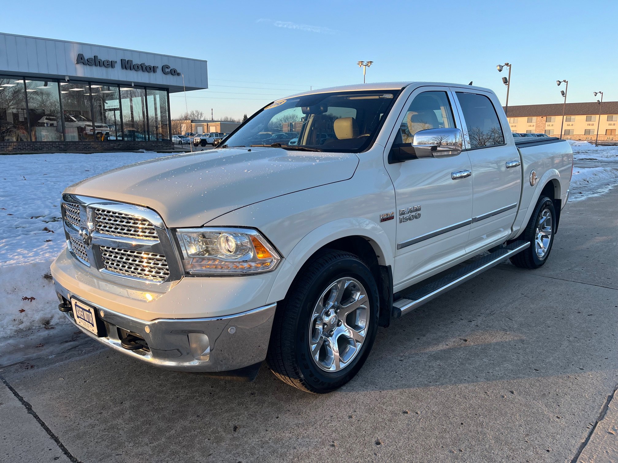 Used 2018 RAM Ram 1500 Pickup Laramie with VIN 1C6RR7NT7JS114227 for sale in Spencer, IA