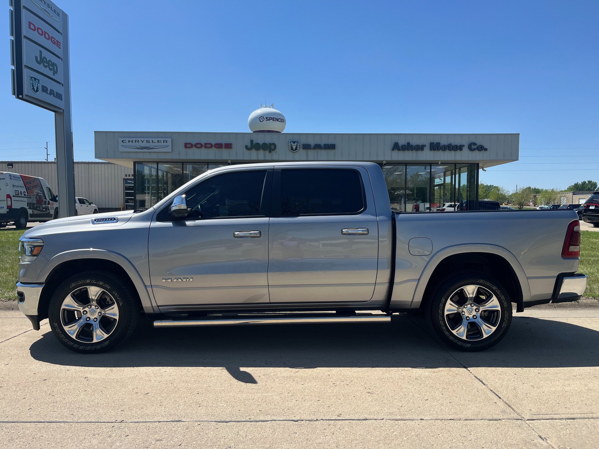2022 RAM 1500 Laramie 4x4 Crew Cab 5'7's photo