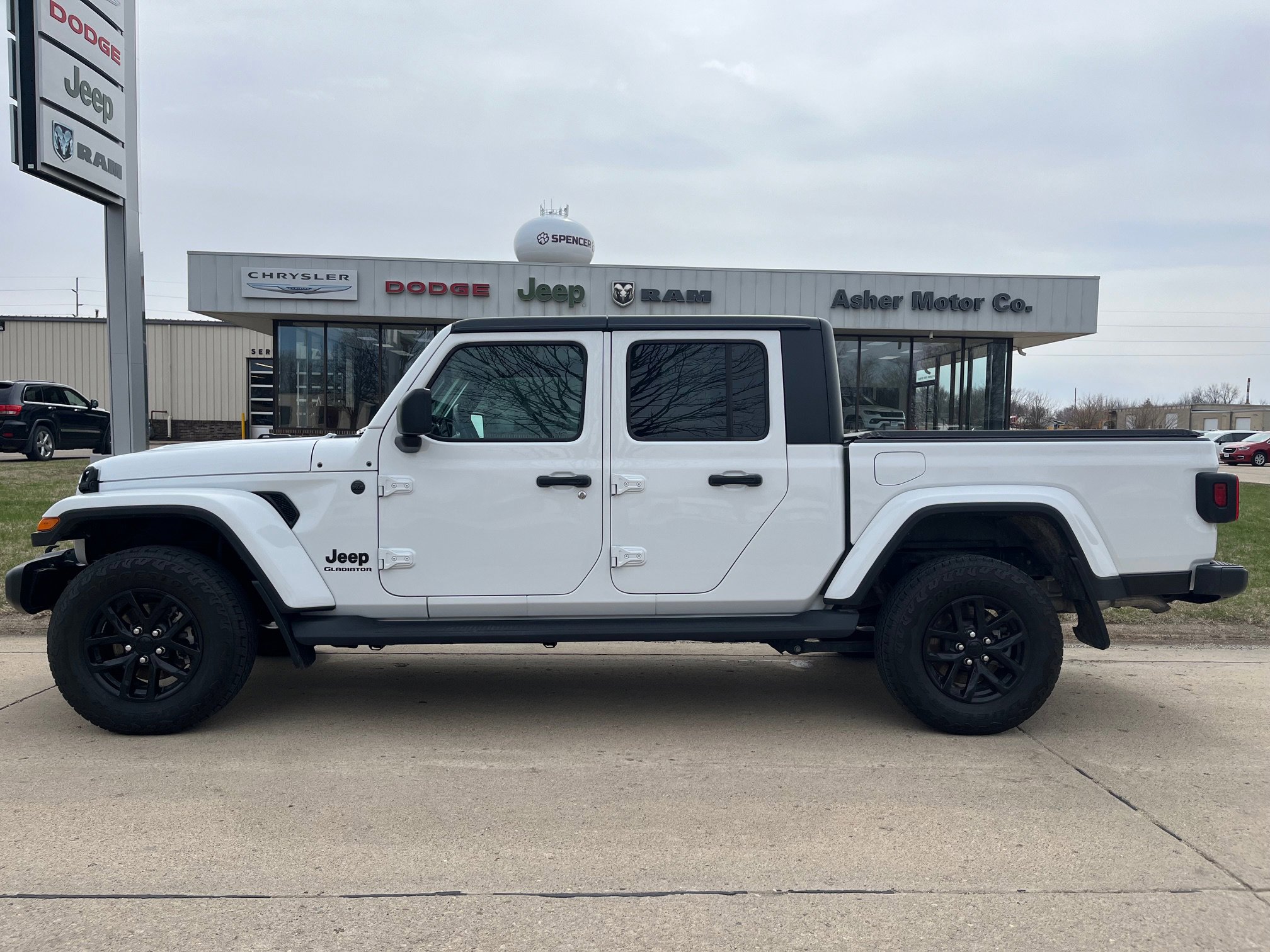 2022 Jeep Gladiator Sport S's photo