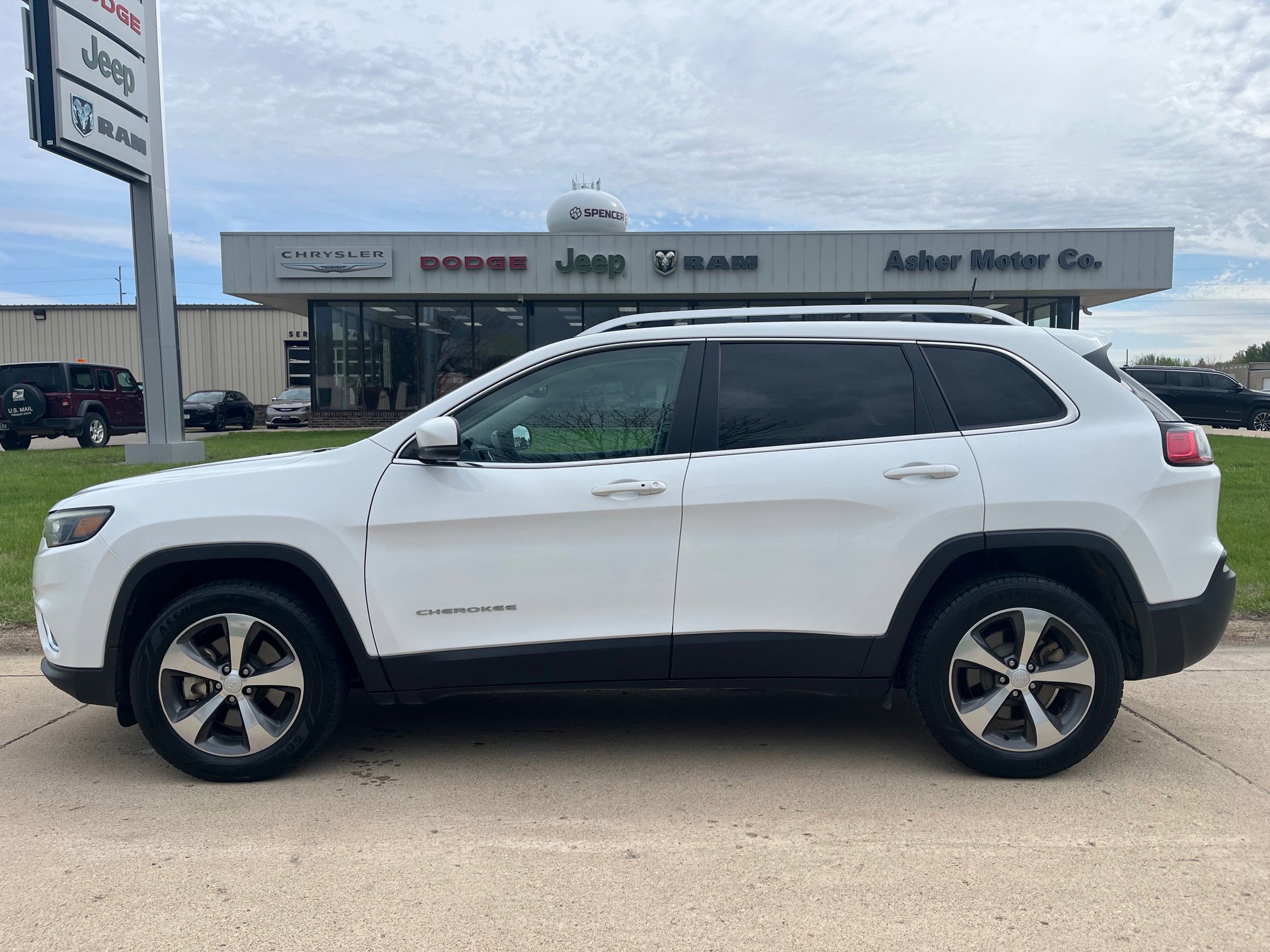 2019 Jeep Cherokee Limited 4X4's photo