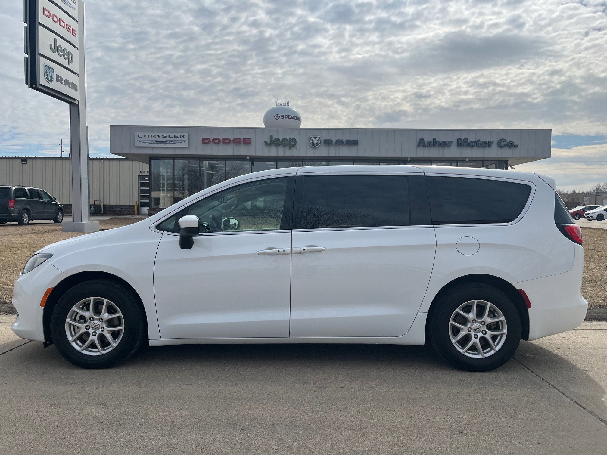 2022 Chrysler Voyager LX