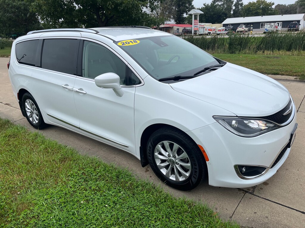 Used 2018 Chrysler Pacifica Touring L FWD