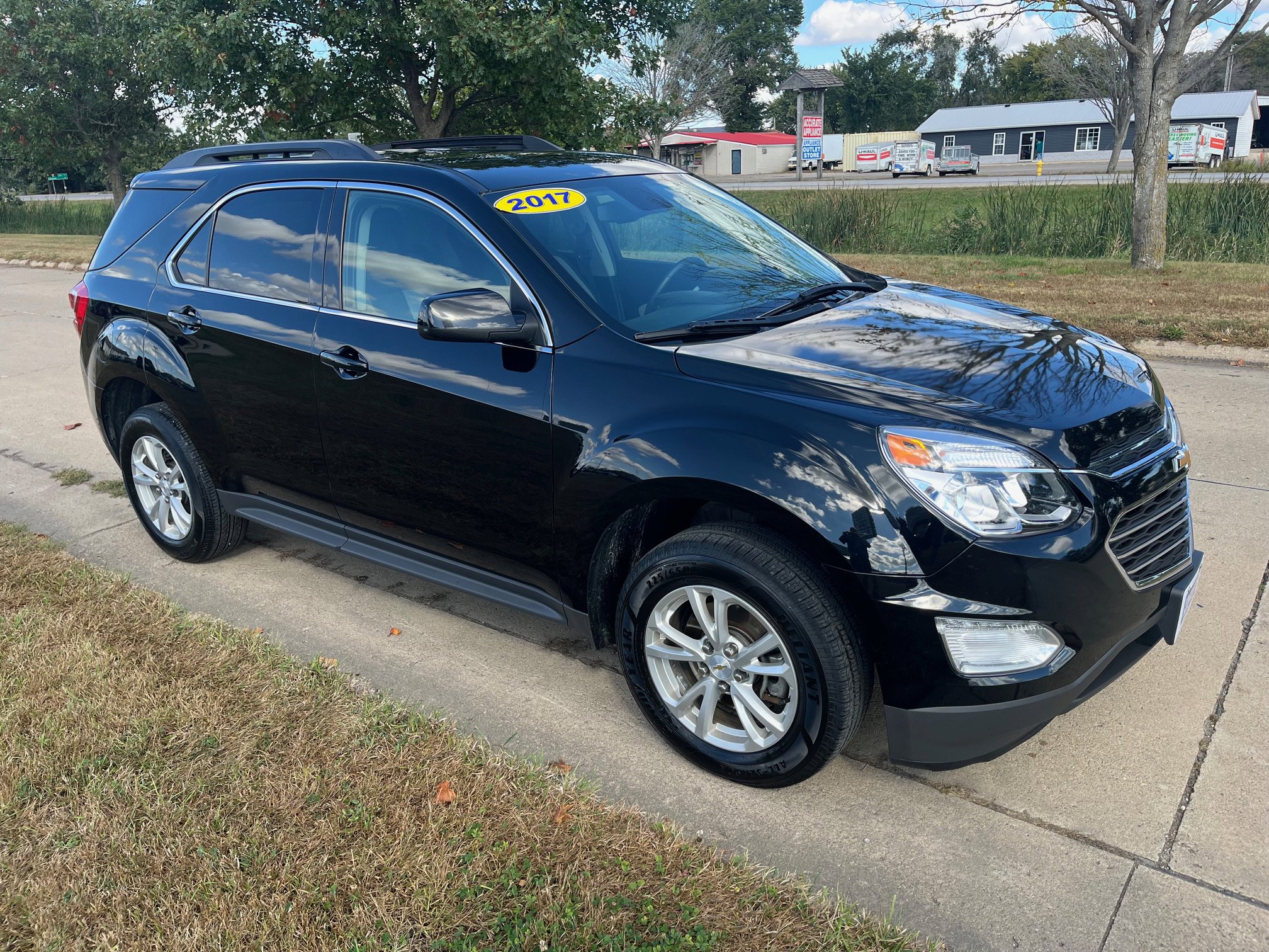 2017 Chevrolet Equinox LT photo 4