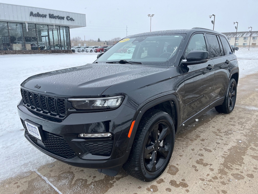 Used 2023 Jeep Grand Cherokee Limited 4x4