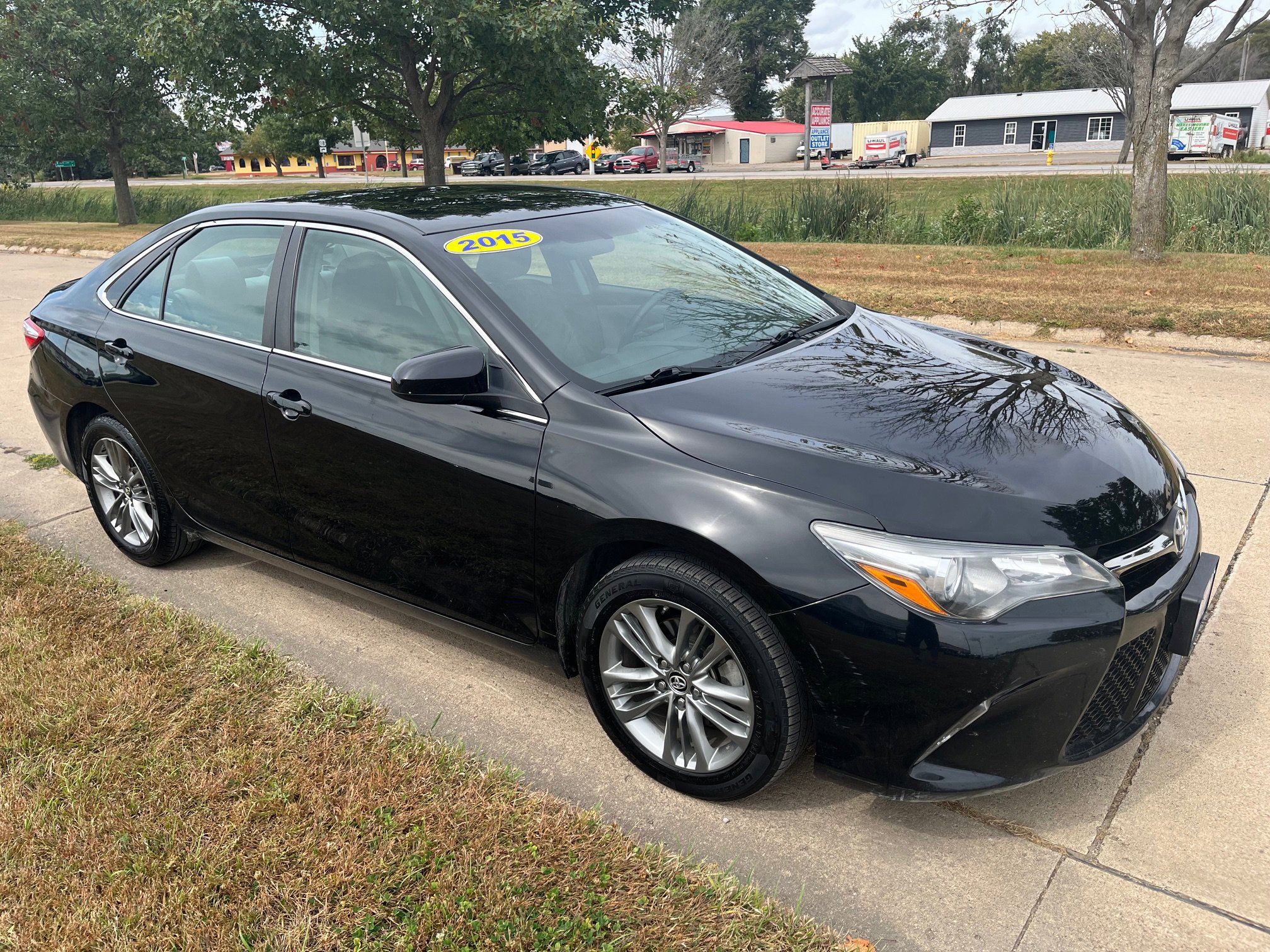 2015 Toyota Camry SE photo 4