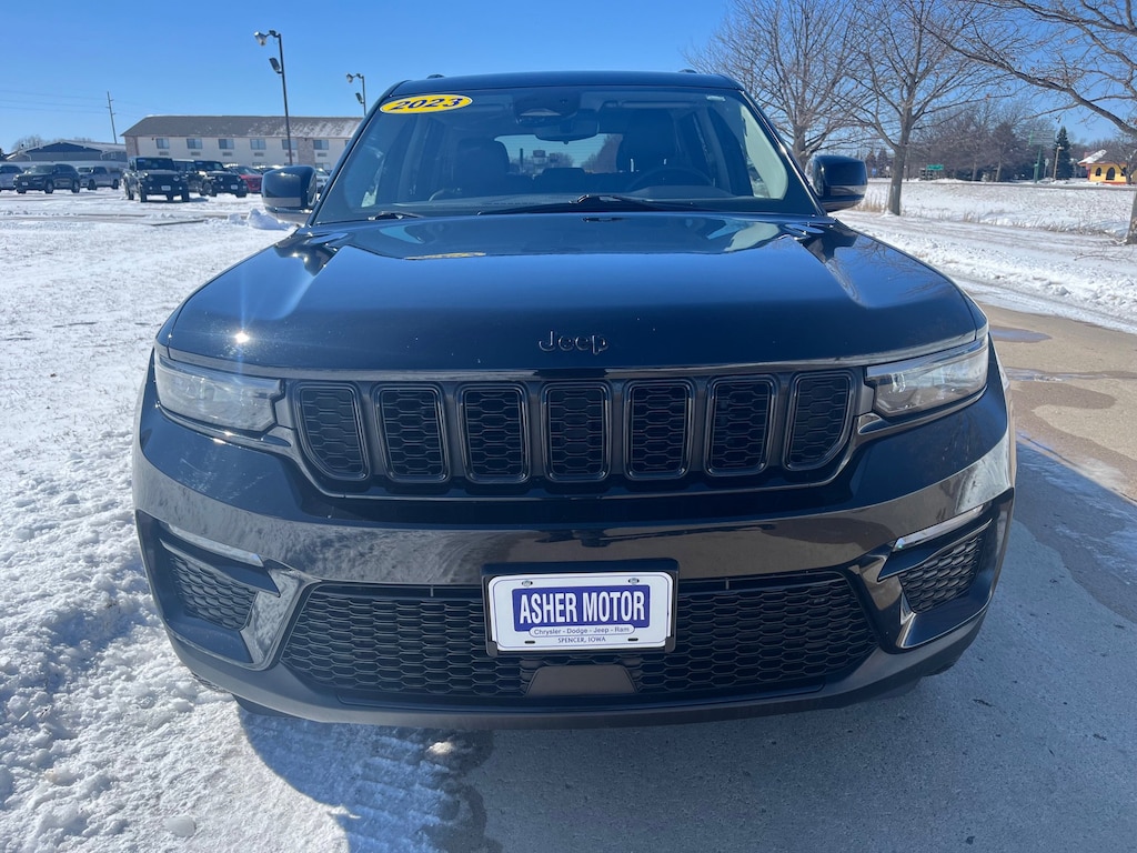 Used 2023 Jeep Grand Cherokee Limited 4x4