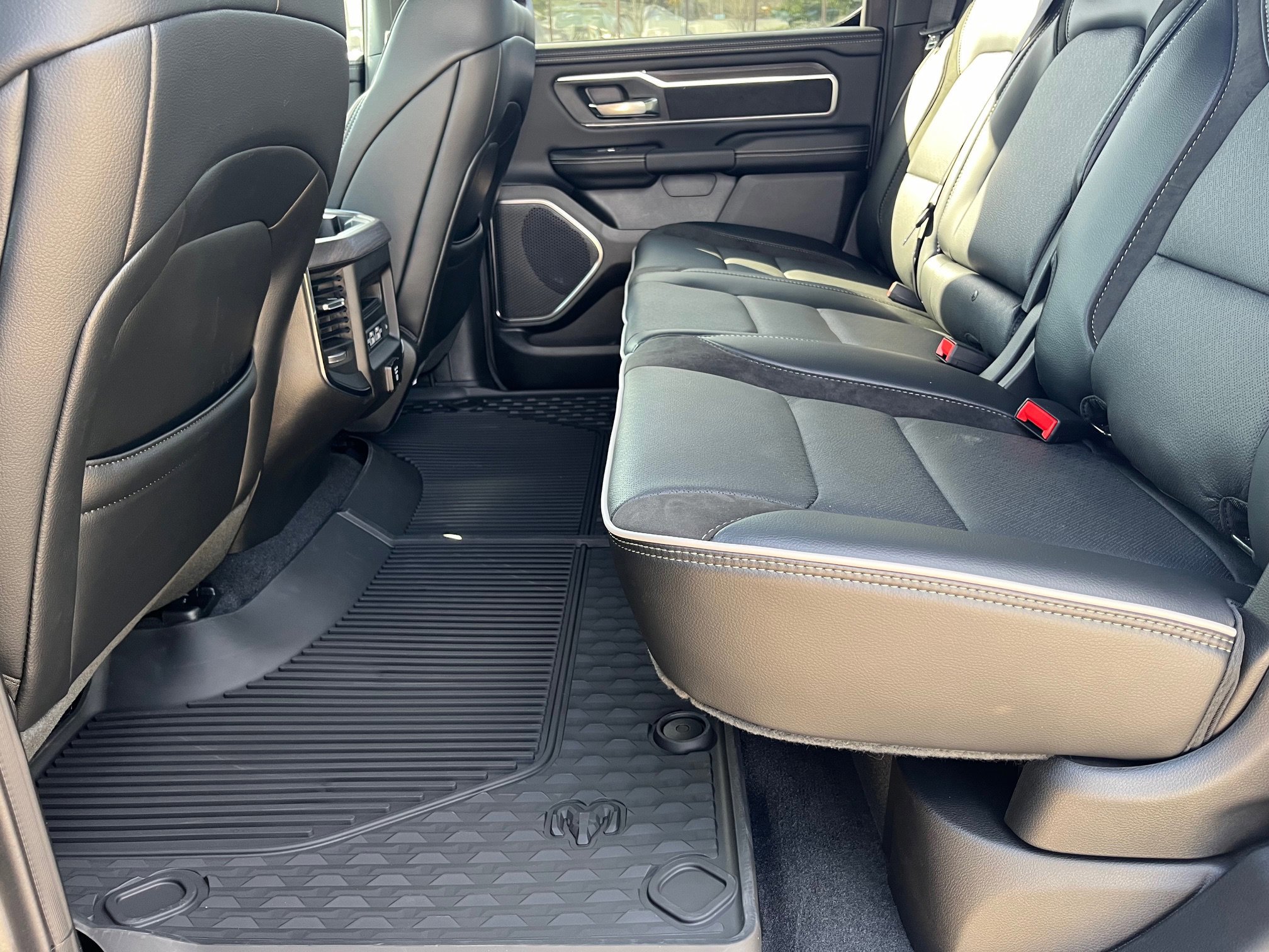 2026 RAM 1500 Laramie - Photo 30