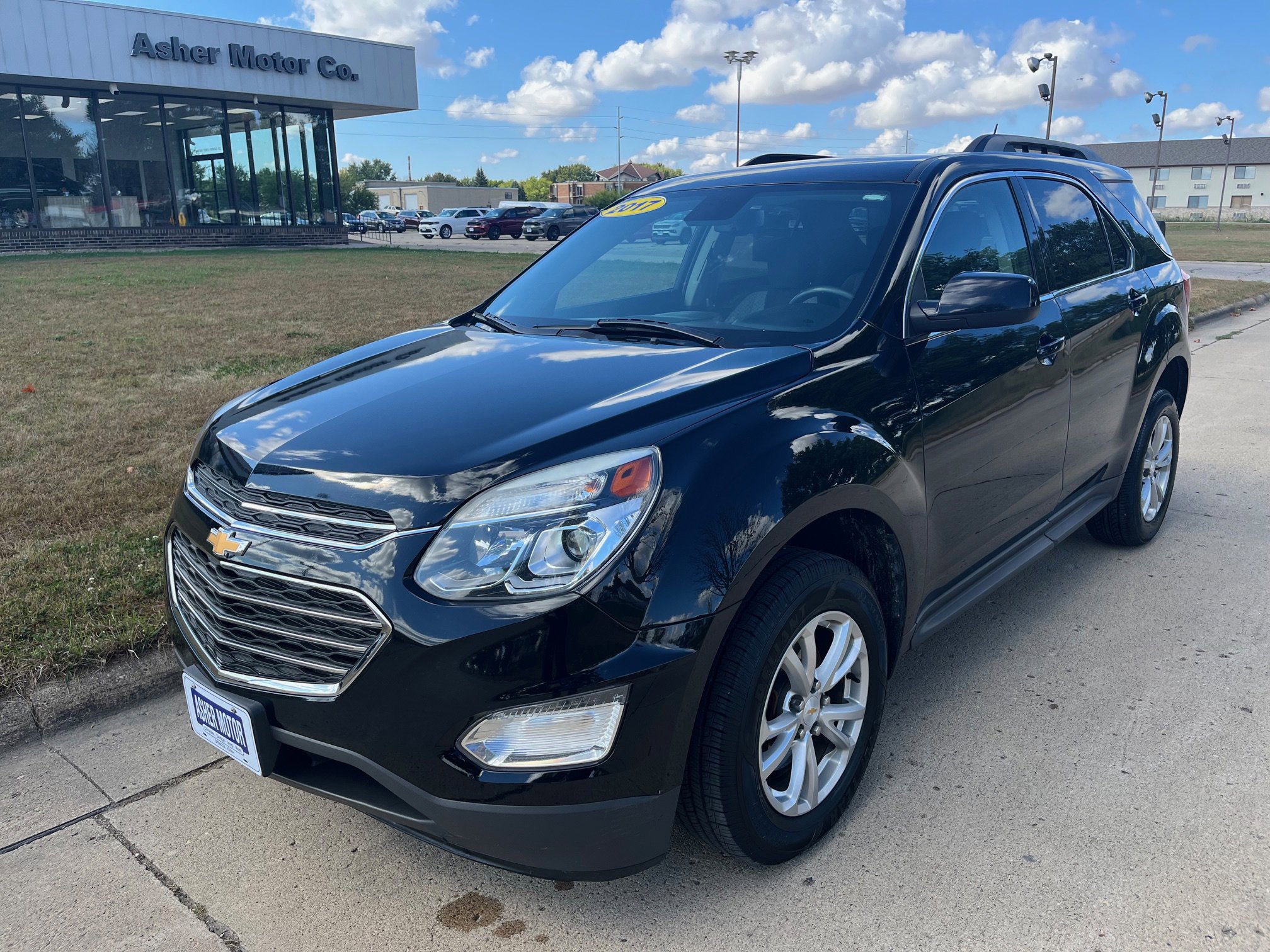 2017 Chevrolet Equinox LT photo 2