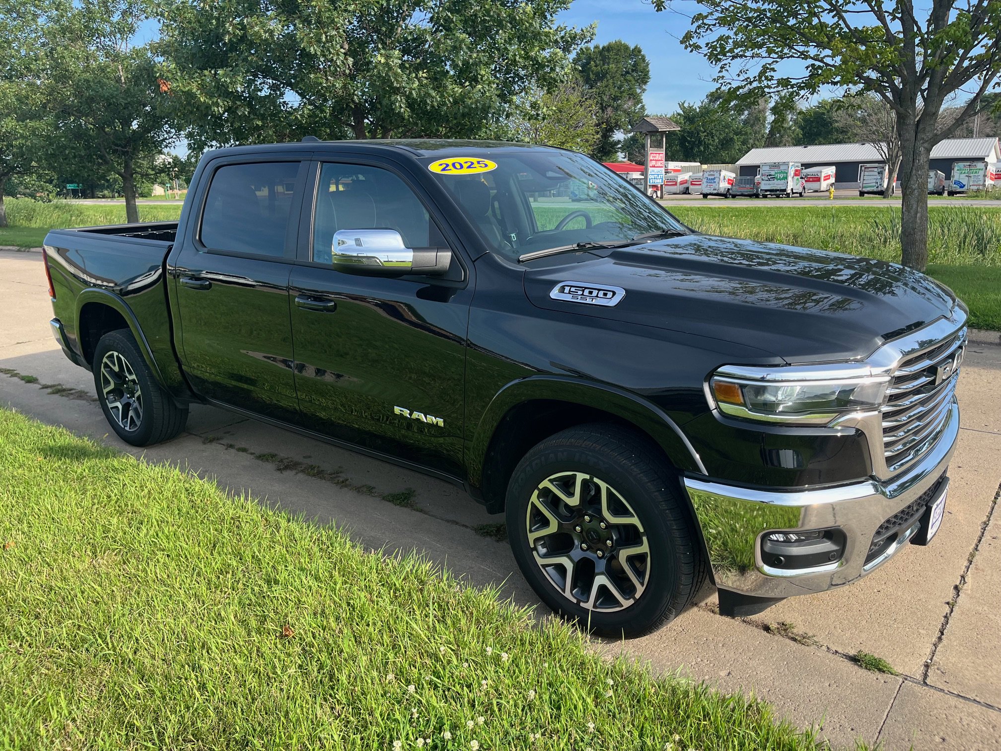 2025 Ram 1500 Laramie photo 2