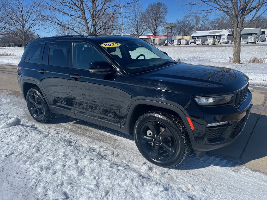 Used 2023 Jeep Grand Cherokee Limited 4x4