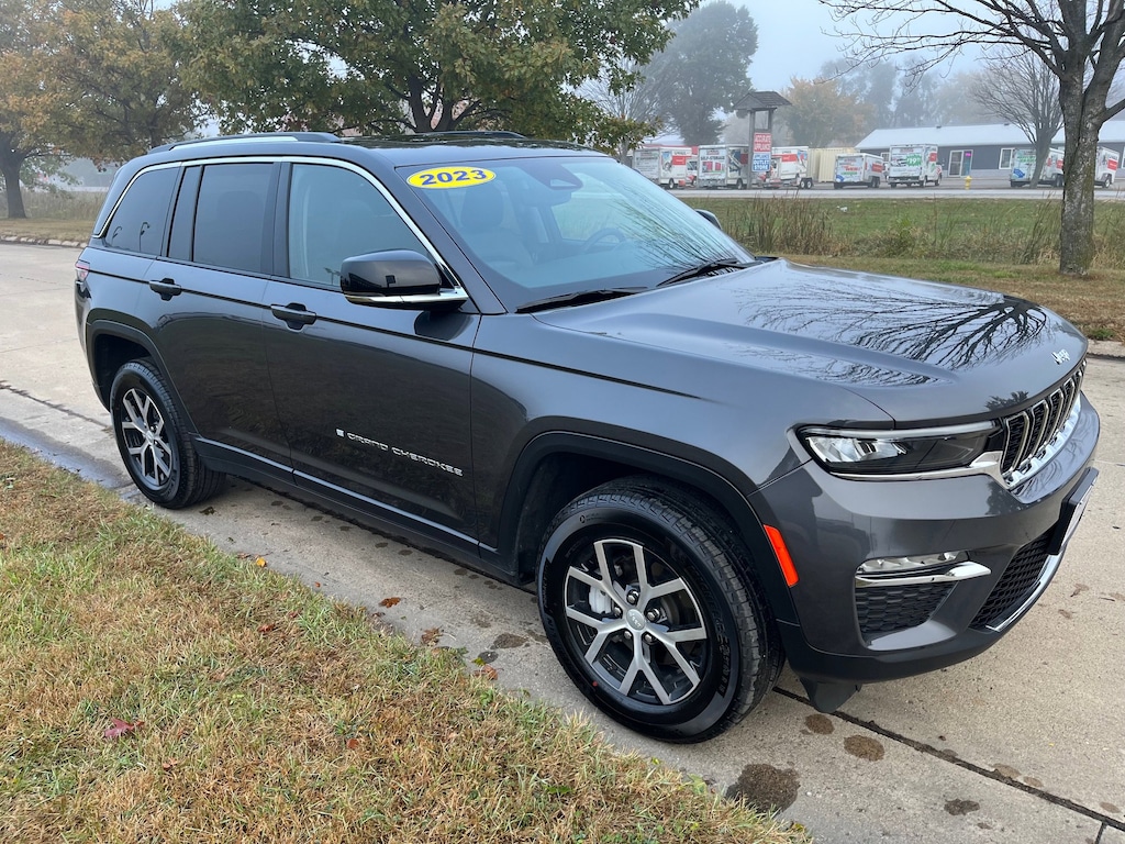 Used 2023 Jeep Grand Cherokee Limited 4x4