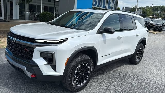White (Iridescent Pearl Tricoat) 2025 Chevrolet Traverse SUV / Crossover Four-Wheel Drive Automatic