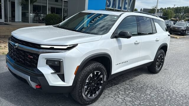 White (Iridescent Pearl Tricoat) 2025 Chevrolet Traverse SUV / Crossover Four-Wheel Drive Automatic