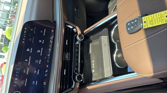 2026 Chevrolet Suburban High Country - Photo 27